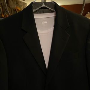 NWOT Calvin Klein classic wool men’s blazer. Very versatile, jeans to slacks